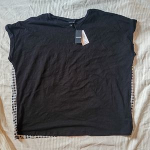 Torrid 2 Black and Daisy Mix Tee